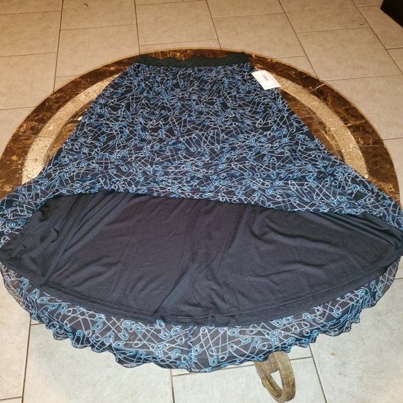 Lucy Skirt Safety Pins Lularoe M NWT UNICORN 🦄 - Picture 3 of 7